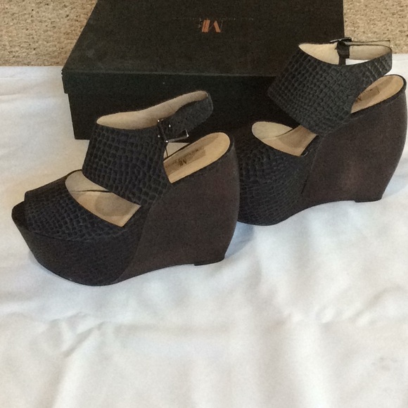MIA limited Edition  PLATFORM WEDGES NWT - Picture 7 of 8